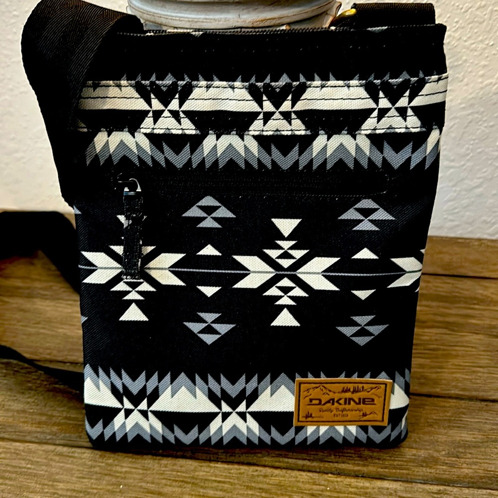 Dakine Crossbody bag. Black and white Aztec print.